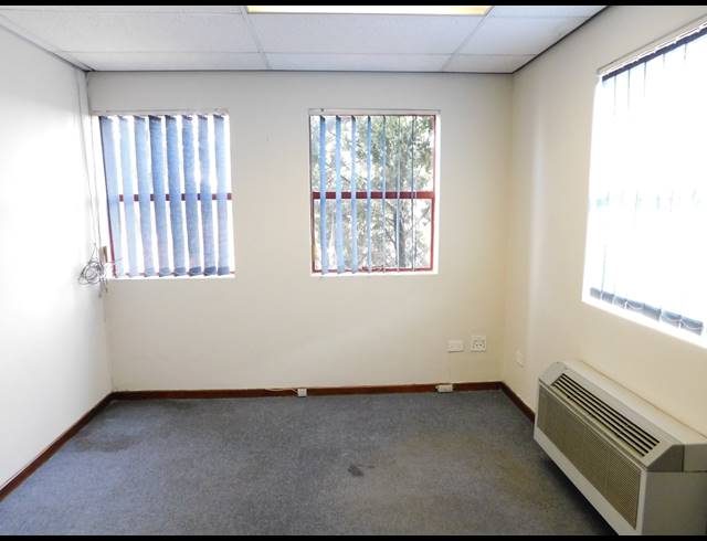 96M² OFFICE TO LET IN WELTEVREDEN PARK